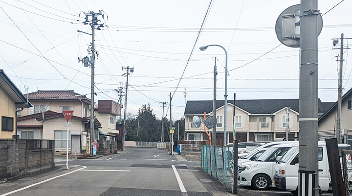 笹木野駅から初めの十字路の写真